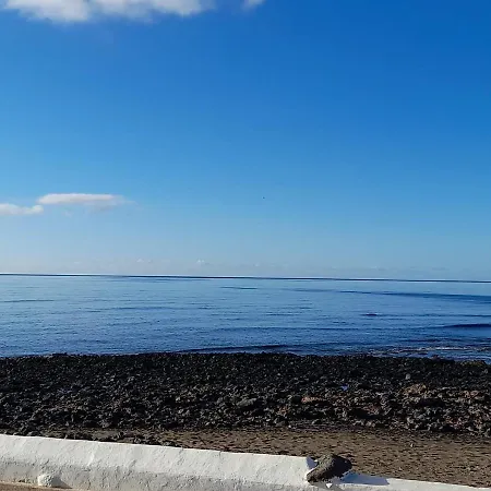 El Mar De Peyo , Primera Linea De Playa Apartment Playa Honda (Lanzarote)