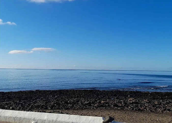 El Mar De Peyo , Primera Linea De Playa Apartment Playa Honda (Lanzarote)