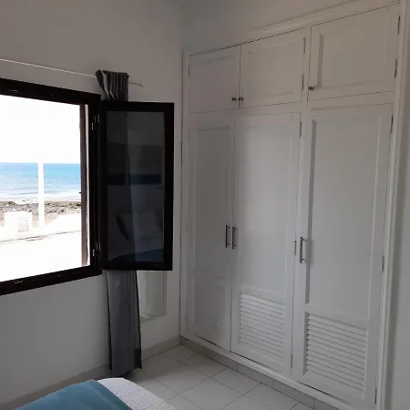 Apartment El Mar De Peyo , Primera Linea De Playa Playa Honda (Lanzarote)